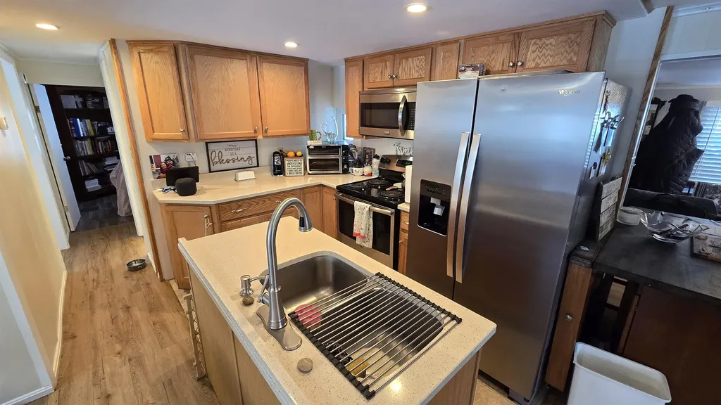 19 West Stearns Avenue Hooksett NH 03106