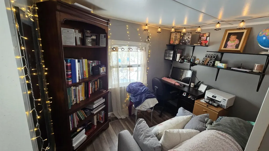 19 West Stearns Avenue Hooksett NH 03106