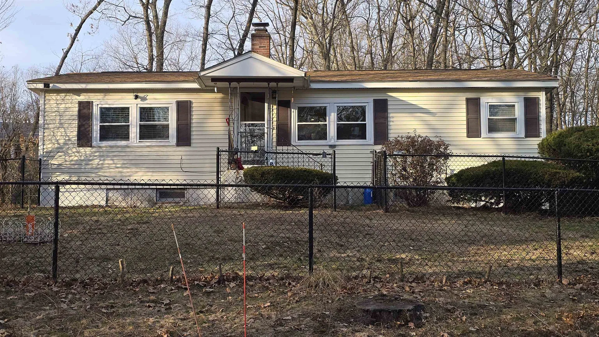 19 West Stearns Avenue Hooksett NH 03106