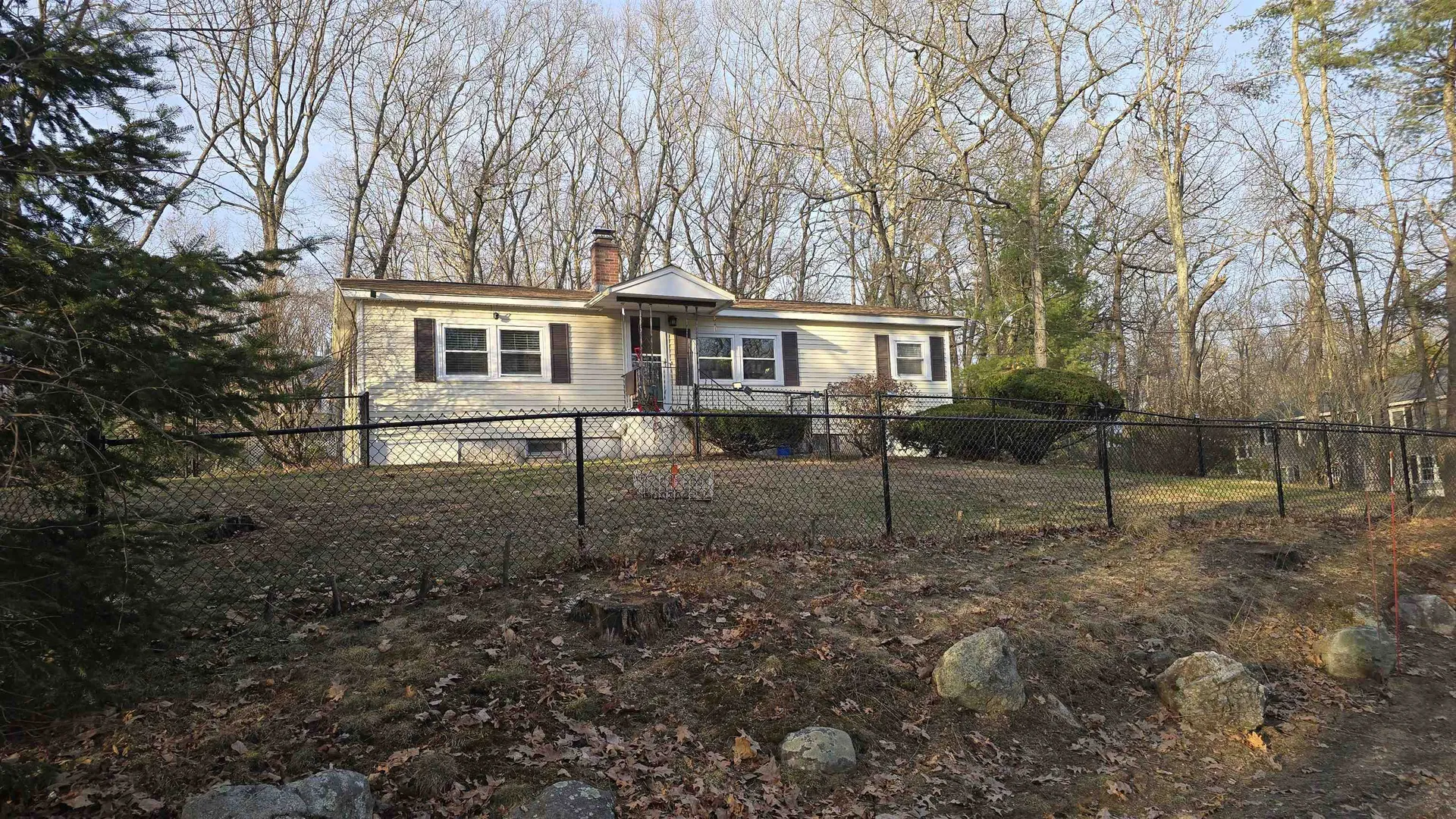 19 West Stearns Avenue Hooksett NH 03106