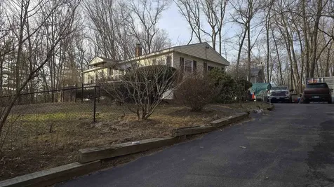 19 West Stearns Avenue Hooksett NH 03106
