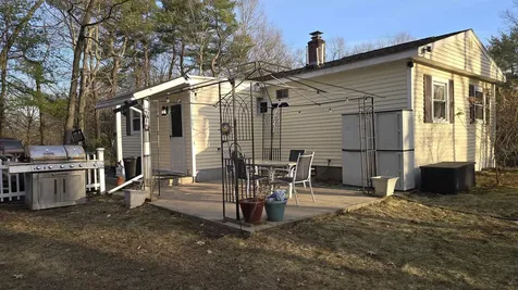19 West Stearns Avenue Hooksett NH 03106