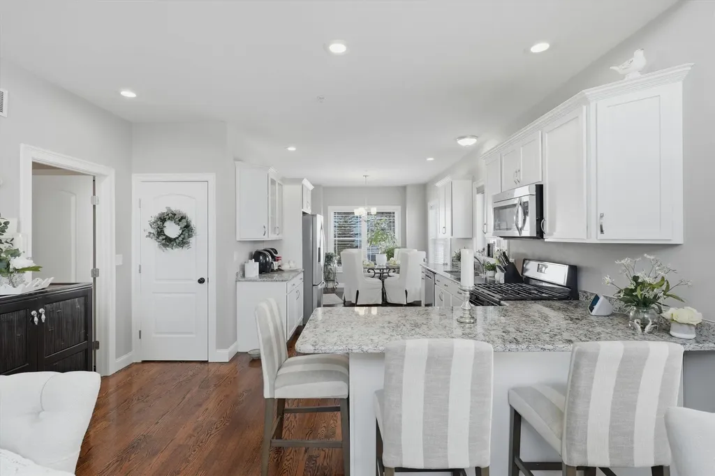 94 Tanager Circle Pelham NH 03076