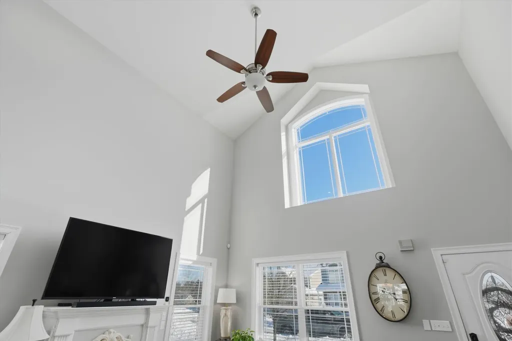 94 Tanager Circle Pelham NH 03076