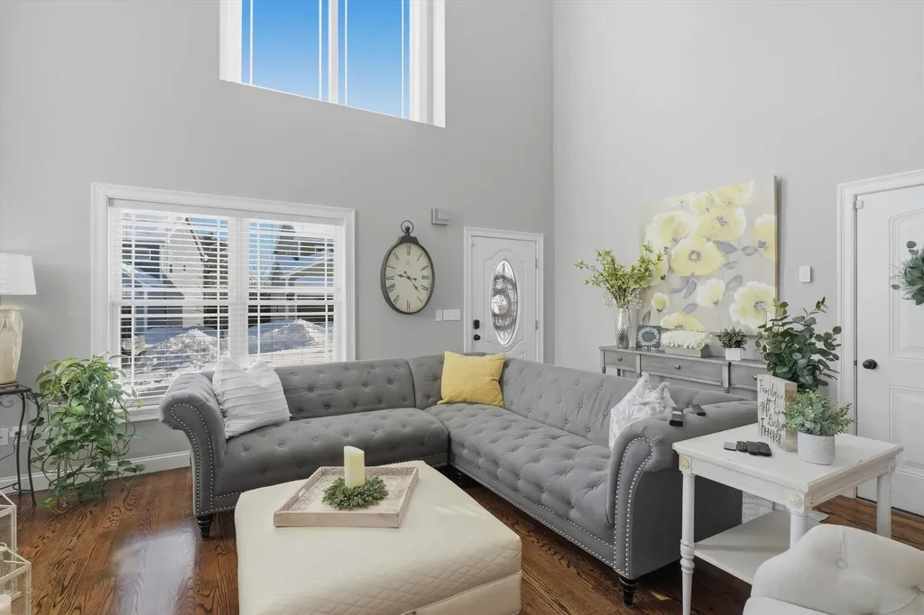 94 Tanager Circle Pelham NH 03076