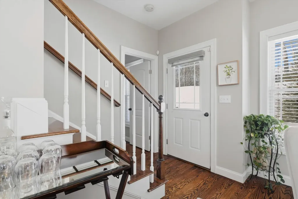 94 Tanager Circle Pelham NH 03076