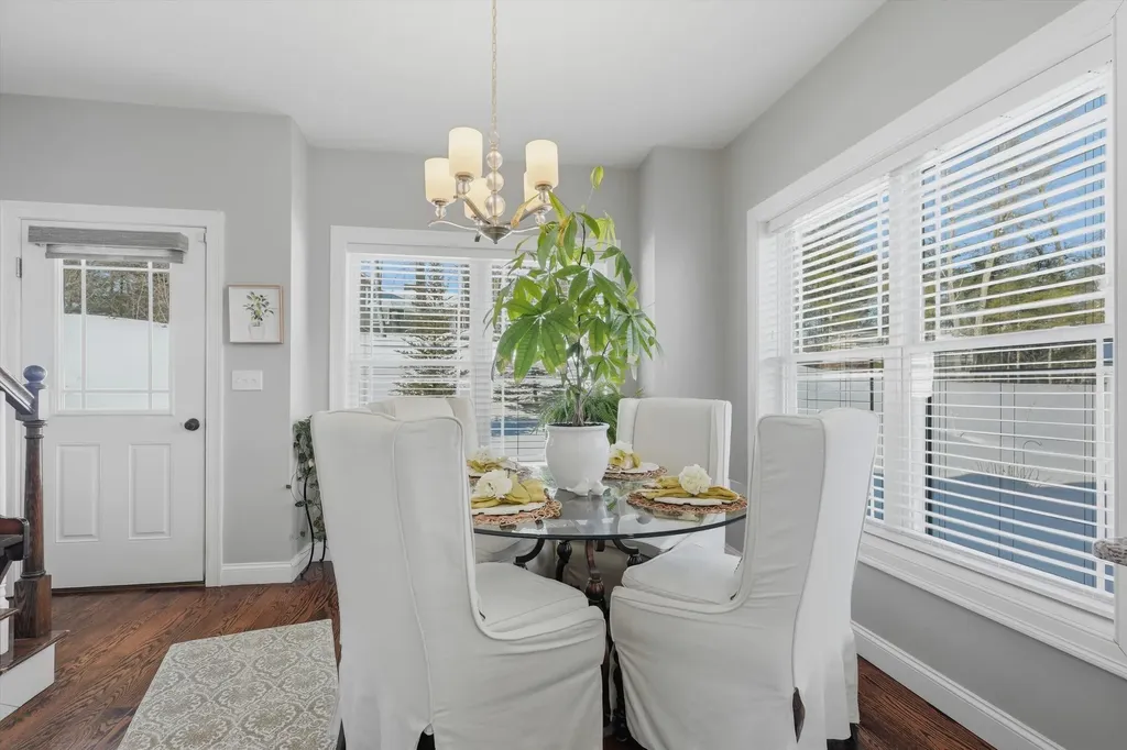 94 Tanager Circle Pelham NH 03076