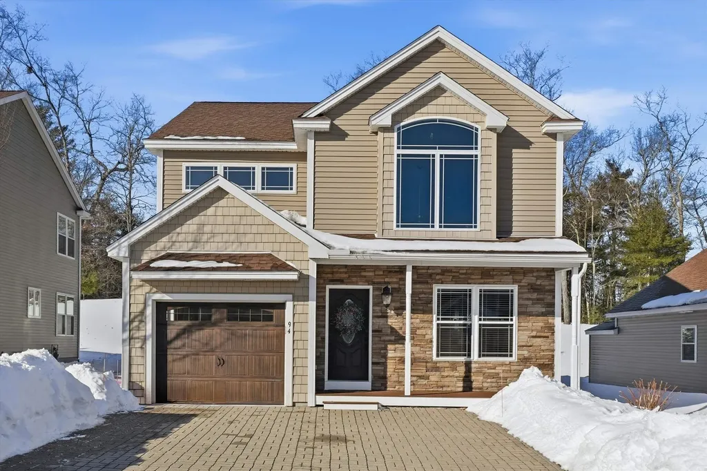 94 Tanager Circle Pelham NH 03076