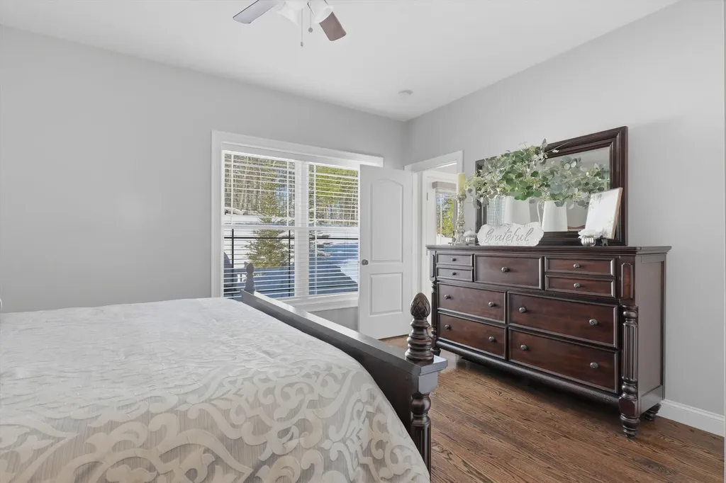 94 Tanager Circle Pelham NH 03076