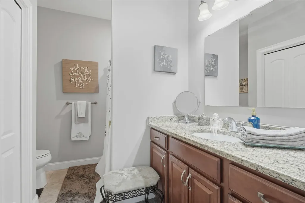 94 Tanager Circle Pelham NH 03076