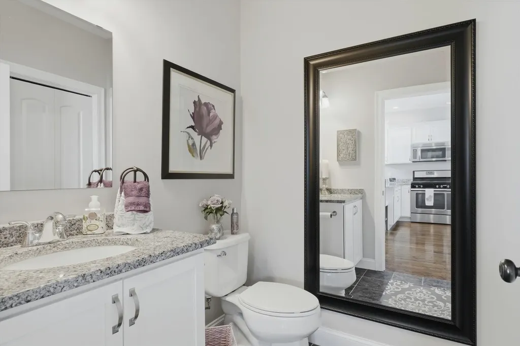 94 Tanager Circle Pelham NH 03076