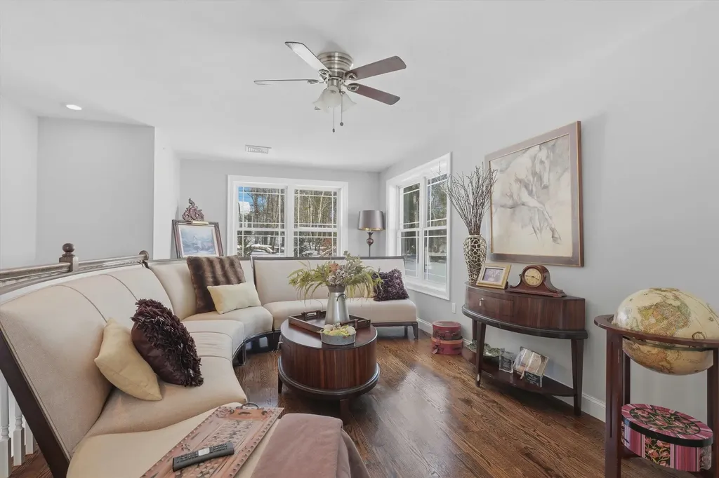 94 Tanager Circle Pelham NH 03076