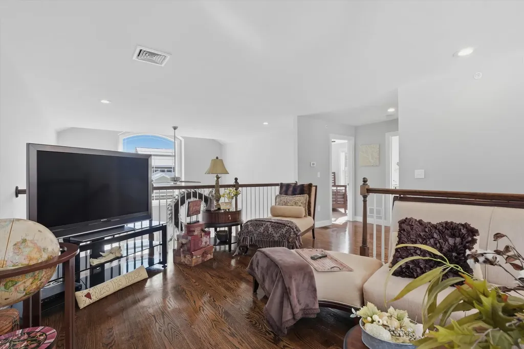 94 Tanager Circle Pelham NH 03076