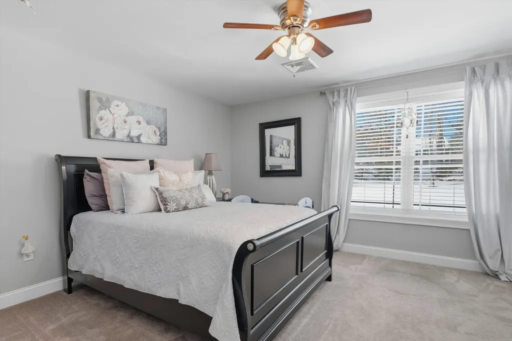 94 Tanager Circle Pelham NH 03076