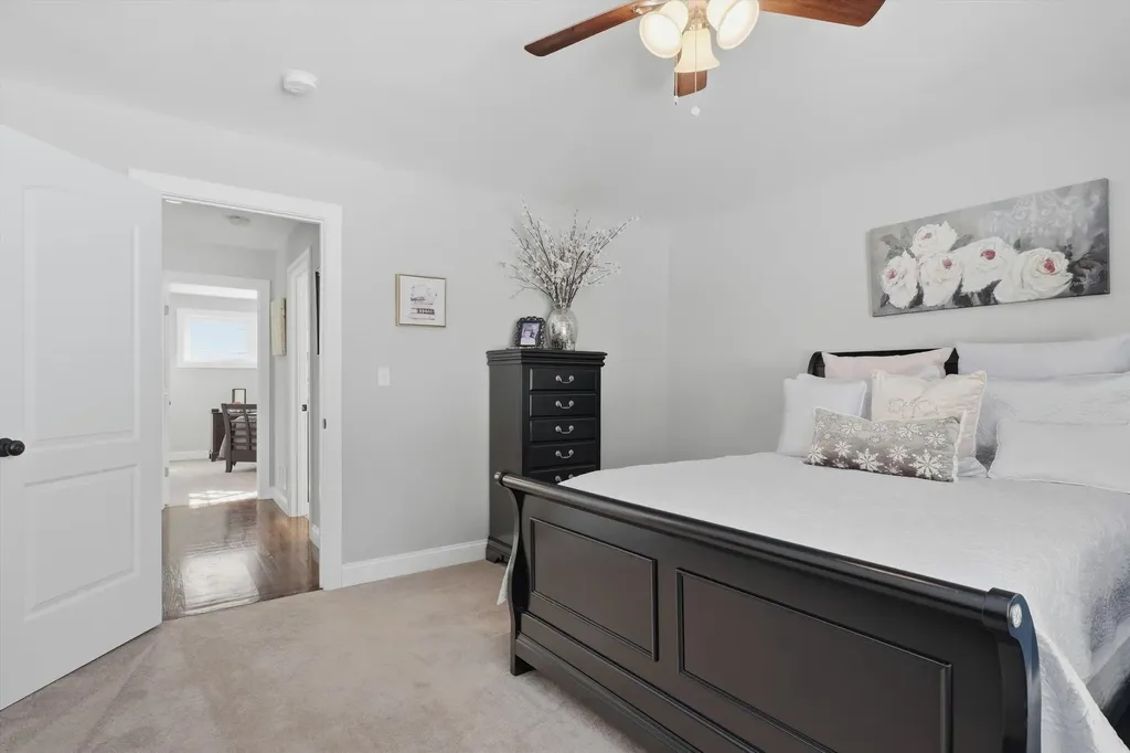 94 Tanager Circle Pelham NH 03076