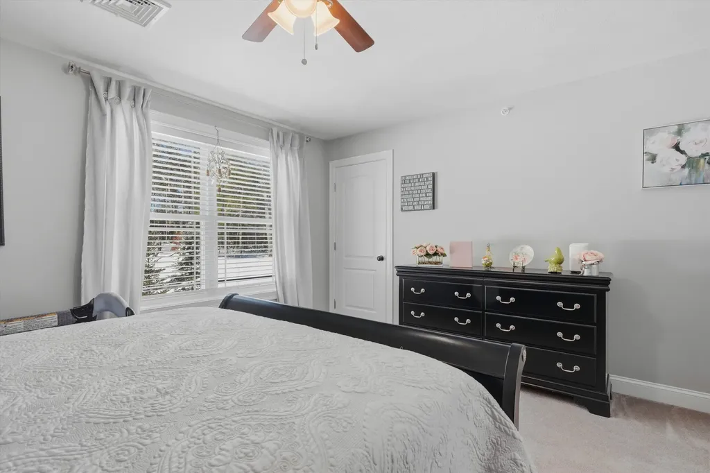 94 Tanager Circle Pelham NH 03076