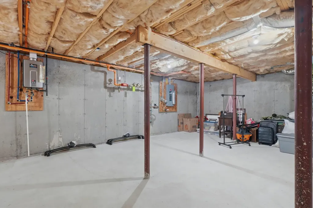 94 Tanager Circle Pelham NH 03076