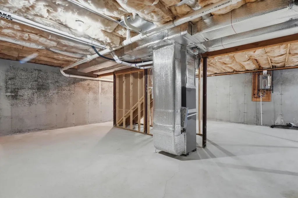 94 Tanager Circle Pelham NH 03076