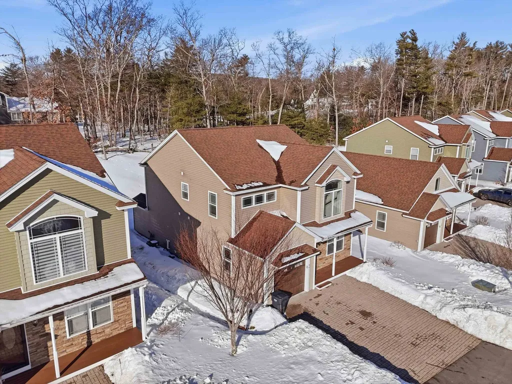 94 Tanager Circle Pelham NH 03076