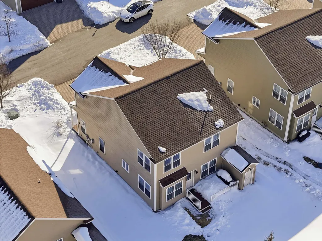 94 Tanager Circle Pelham NH 03076