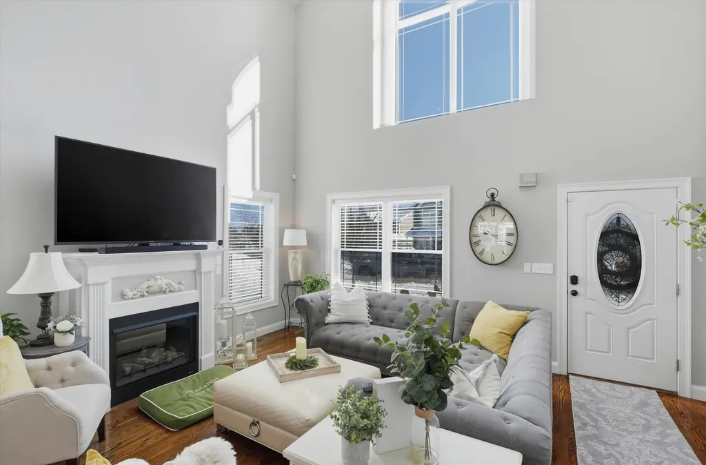 94 Tanager Circle Pelham NH 03076