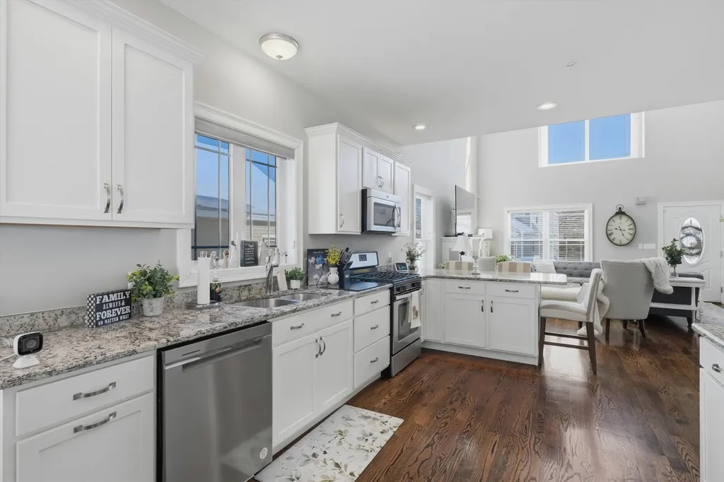 94 Tanager Circle Pelham NH 03076