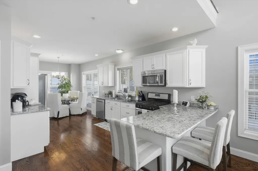 94 Tanager Circle Pelham NH 03076