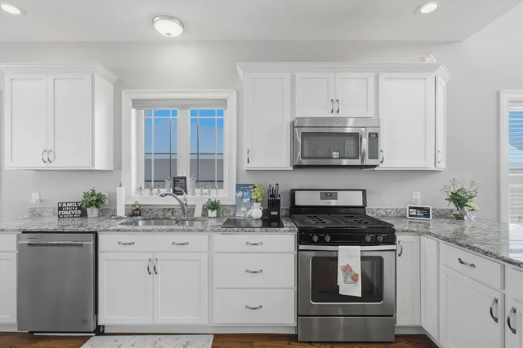 94 Tanager Circle Pelham NH 03076