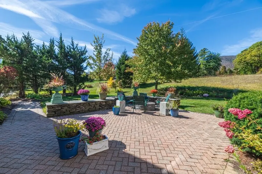 84 Edward Isham Drive Manchester VT 05255