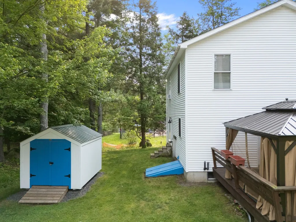 135 Country Hill Brattleboro VT 05301