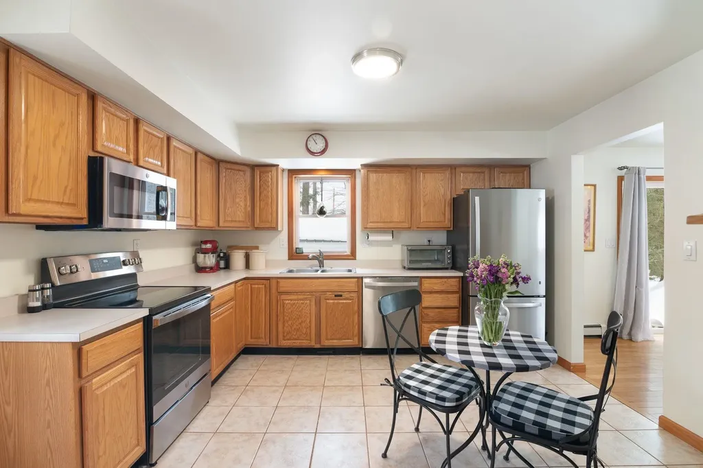 135 Country Hill Brattleboro VT 05301