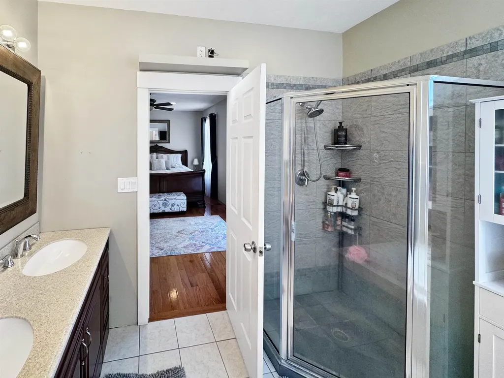 8 Dulcies Point Road Kingston NH 03848