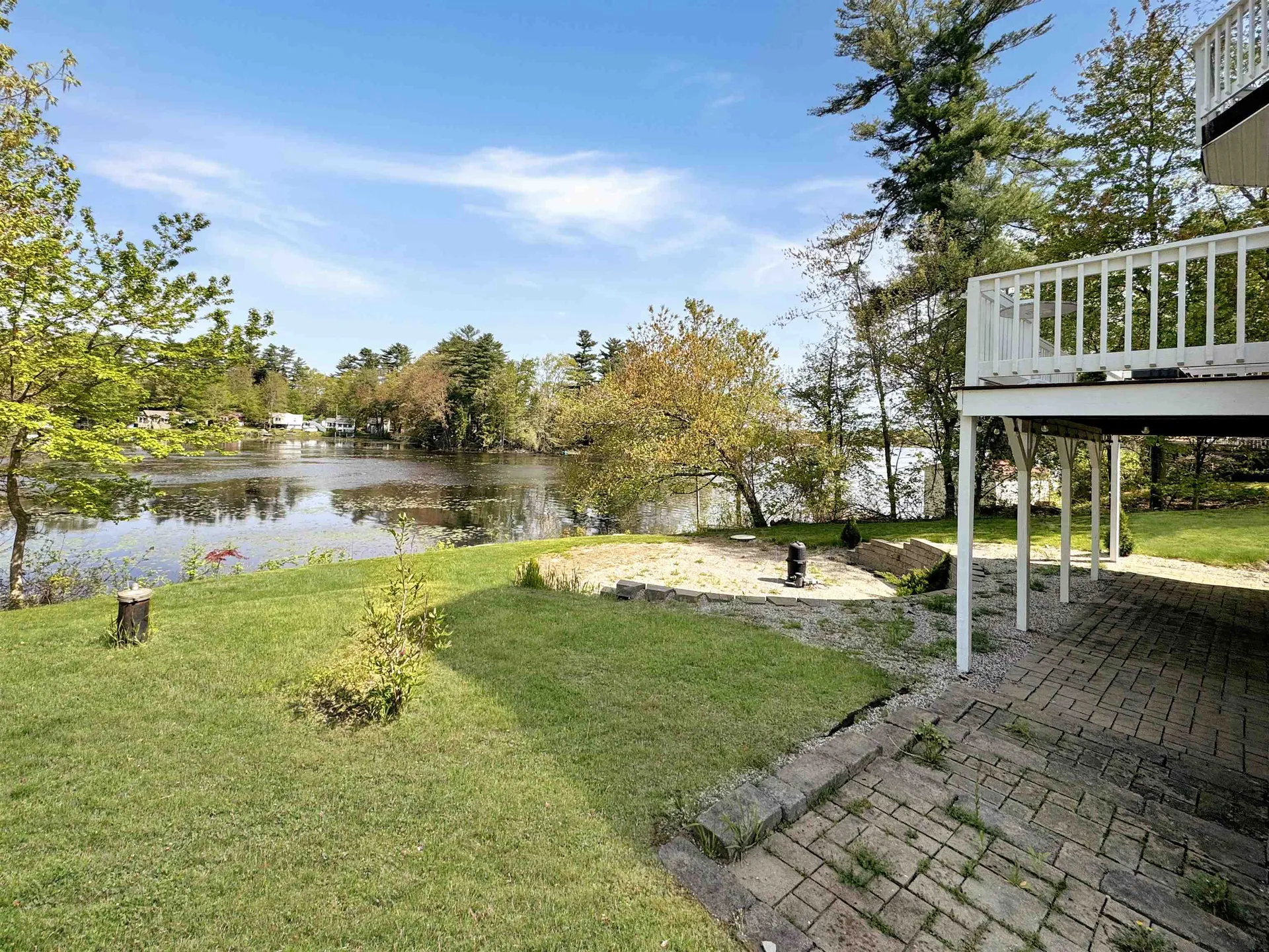 8 Dulcies Point Road Kingston NH 03848