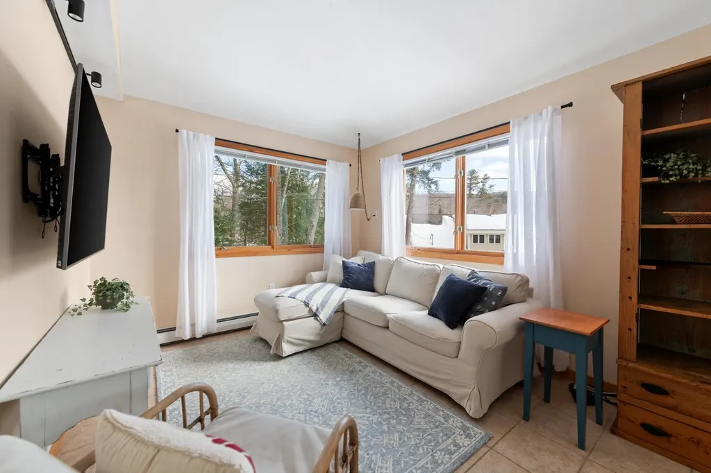 22 Crescent Lane Hebron NH 03241