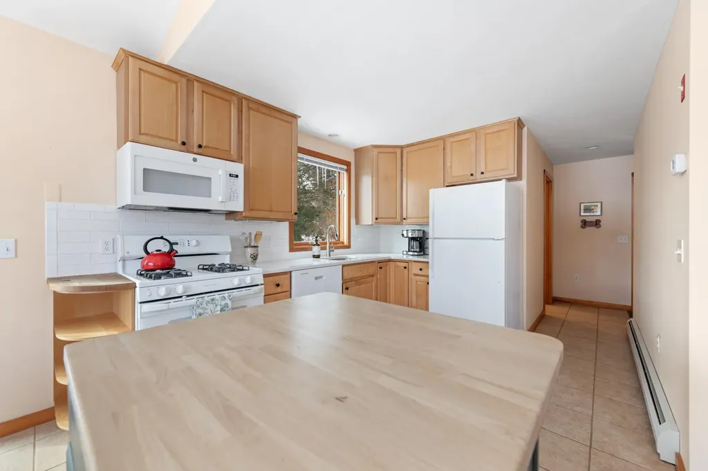 22 Crescent Lane Hebron NH 03241