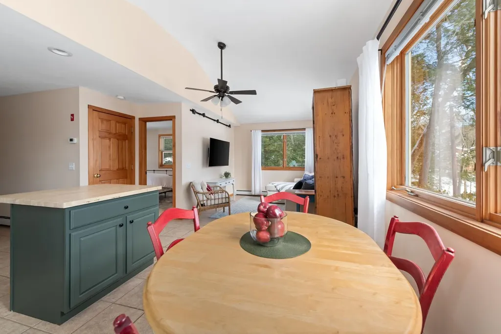 22 Crescent Lane Hebron NH 03241