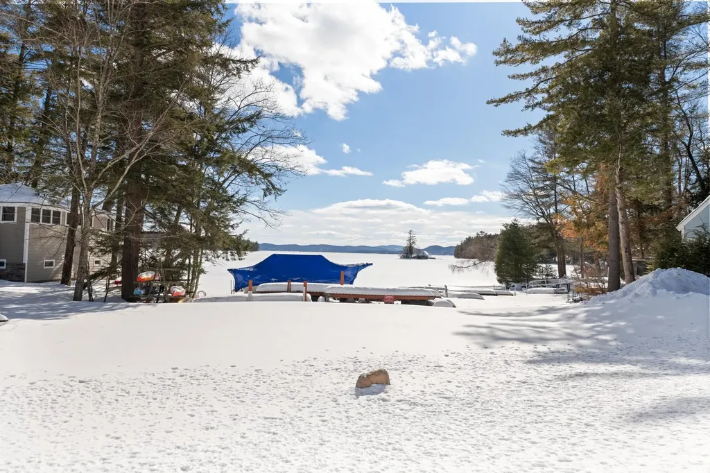 22 Crescent Lane Hebron NH 03241