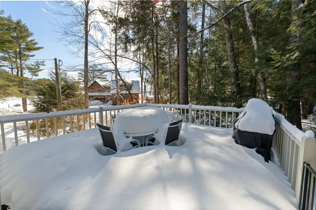 22 Crescent Lane Hebron NH 03241