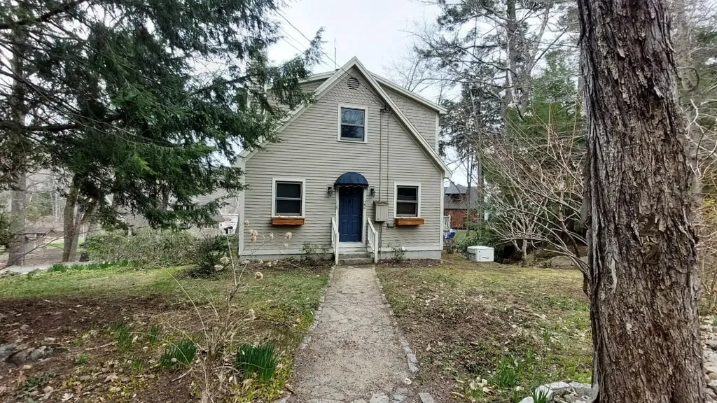 22 Crescent Lane Hebron NH 03241