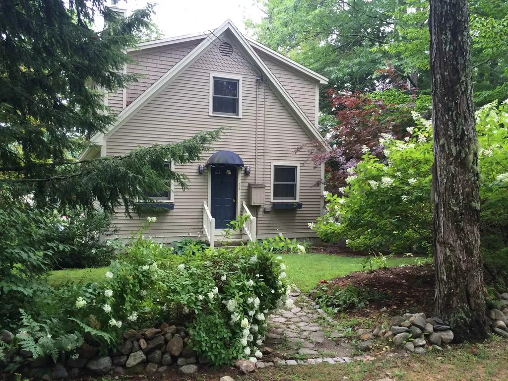 22 Crescent Lane Hebron NH 03241