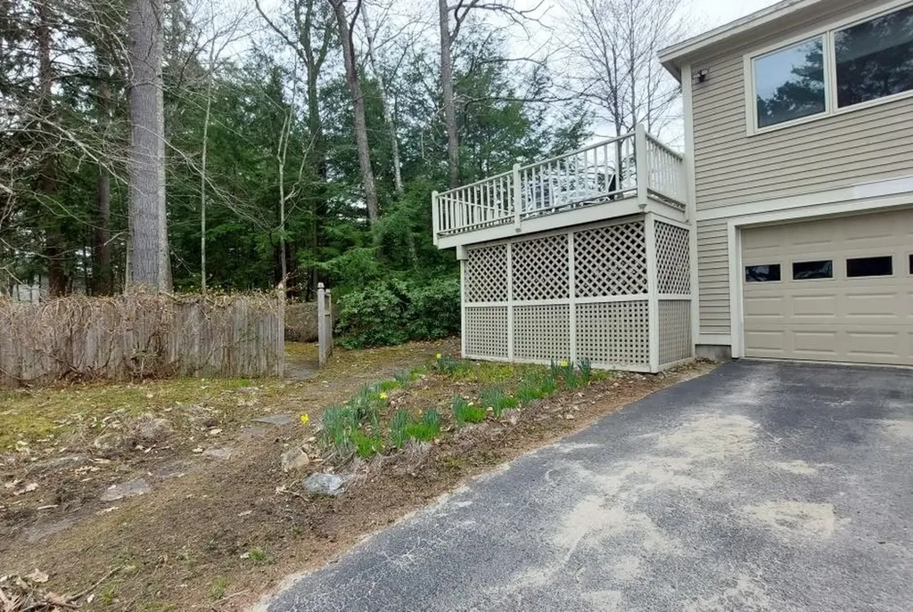 22 Crescent Lane Hebron NH 03241