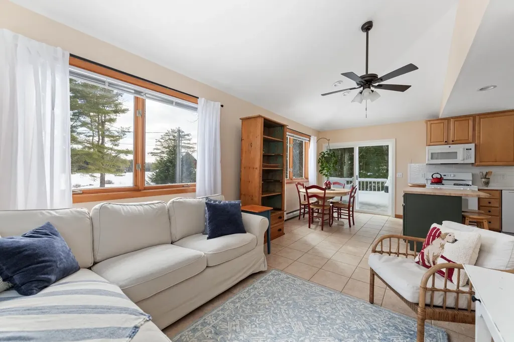 22 Crescent Lane Hebron NH 03241