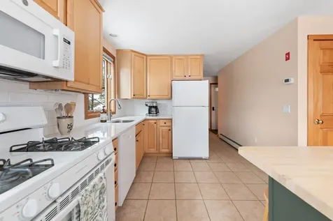 22 Crescent Lane Hebron NH 03241