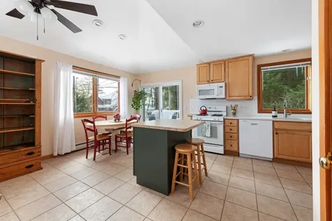 22 Crescent Lane Hebron NH 03241