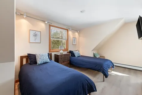 22 Crescent Lane Hebron NH 03241