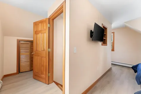 22 Crescent Lane Hebron NH 03241