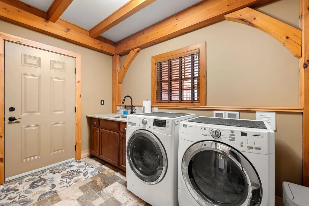 172 South Road Deerfield NH 03037