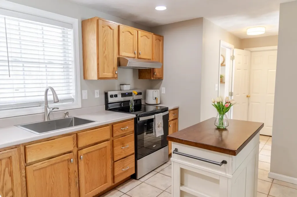 10 Rowe Drive Fremont NH 03044