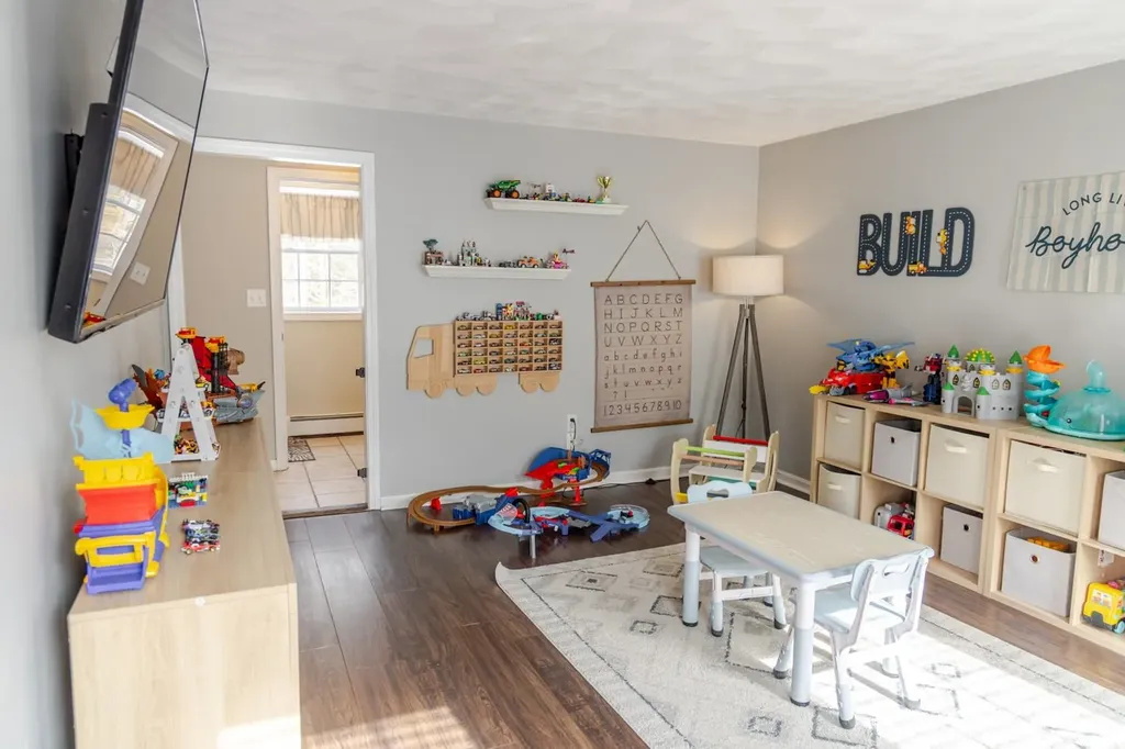 10 Rowe Drive Fremont NH 03044