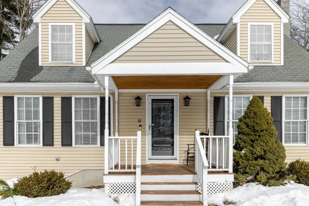 10 Rowe Drive Fremont NH 03044